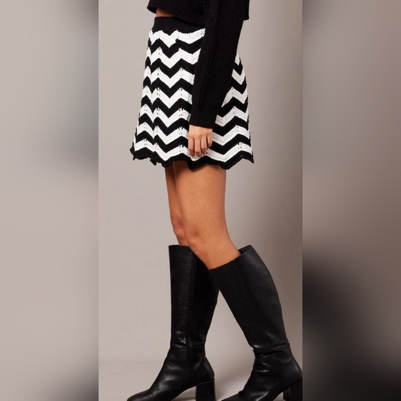 AvA & viv NWT Textured Knit Skirt with Wavy Stripes, Black and White, Size 3X. - Picture 3 of 10